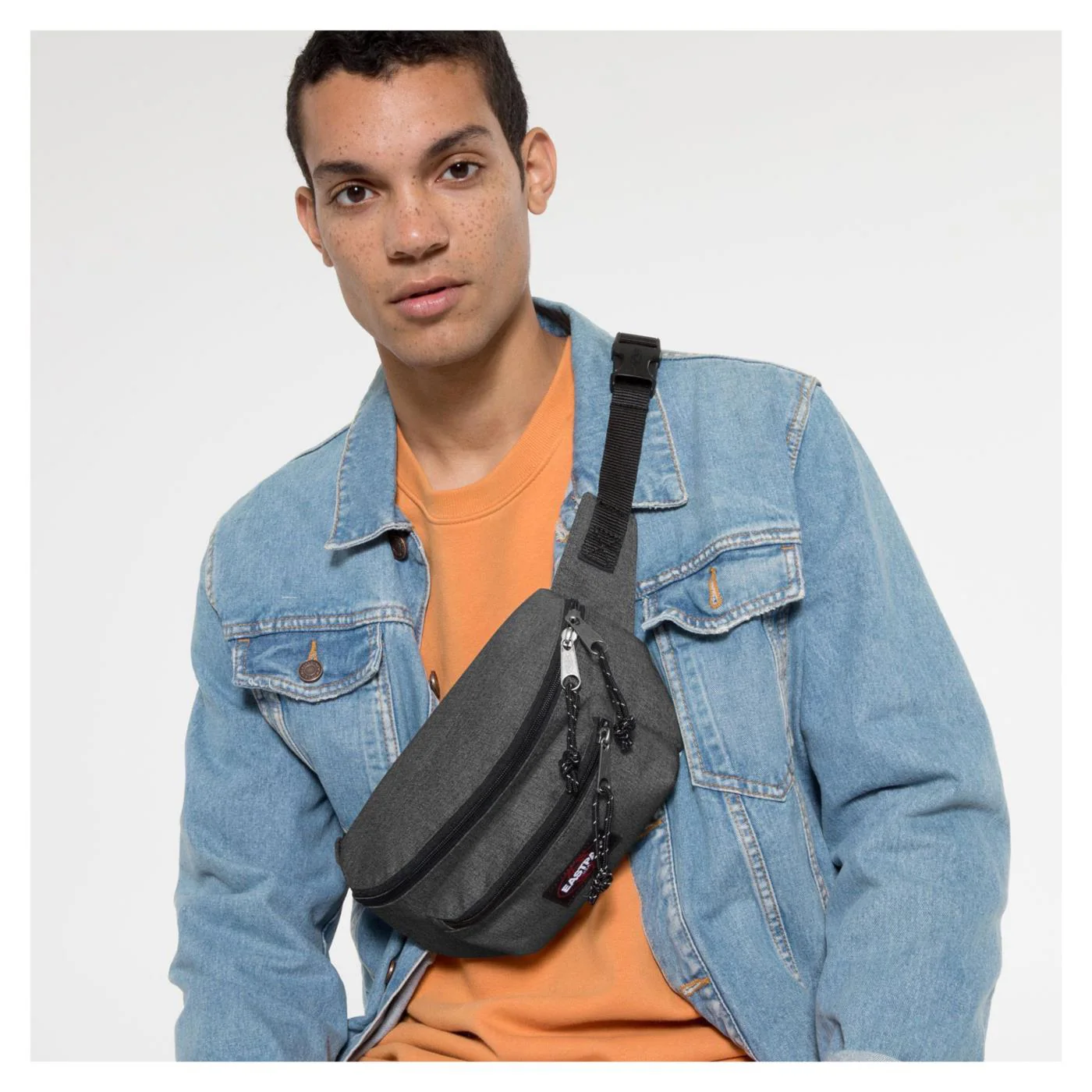 EASTPAK DOGGY BAG BLACK DENIM - Image 4
