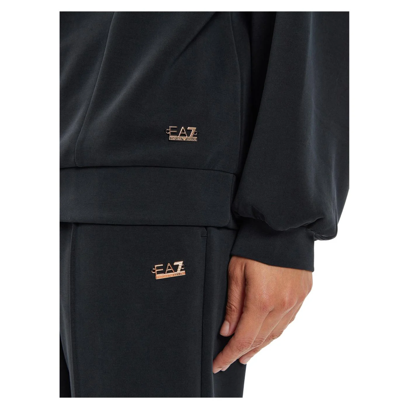 EMPORIO ARMANI 7 EA7 TRAIN CORE RELAX W T-SUIT - Image 6