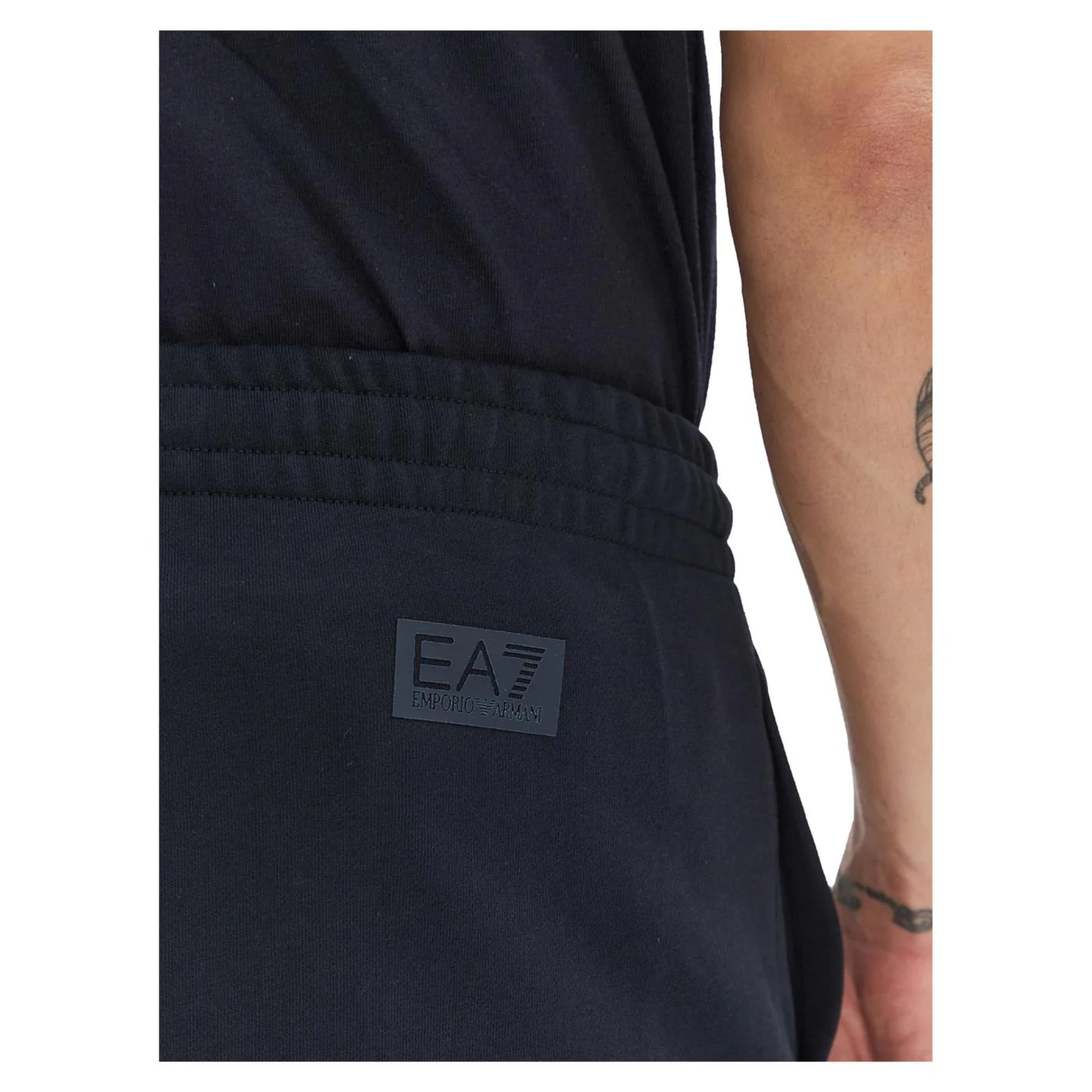 EMPORIO ARMANI 7 EA7 TRAIN OVERSIZE LOGO SHORT - Image 4