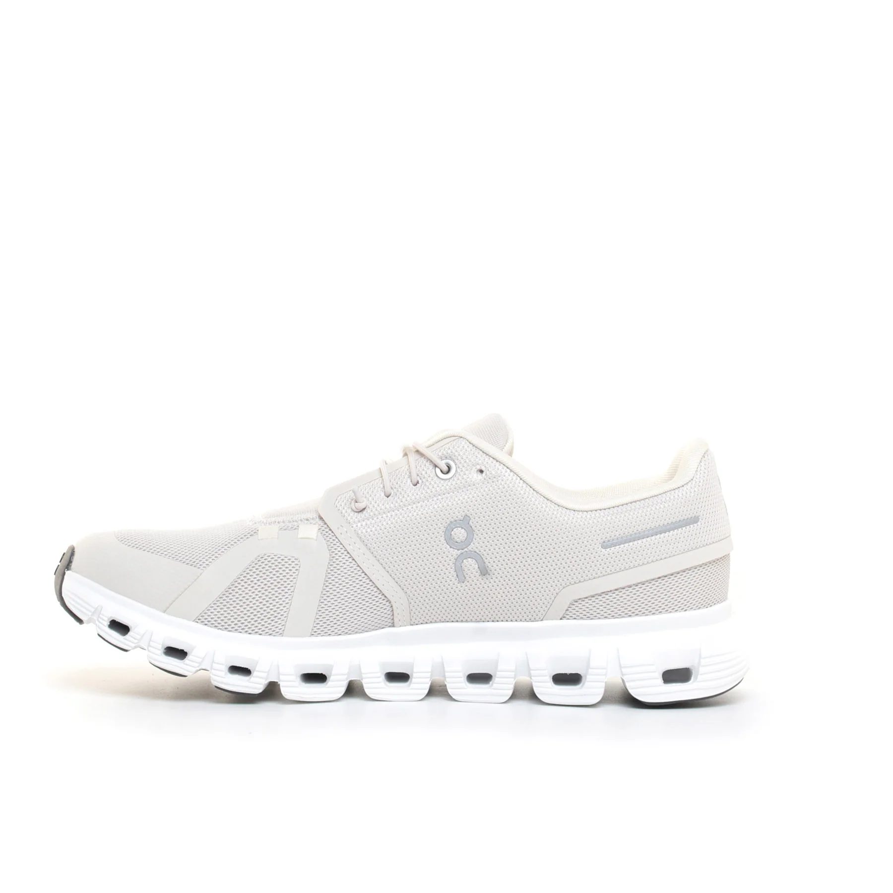 ON CLOUD 6 - Image 3